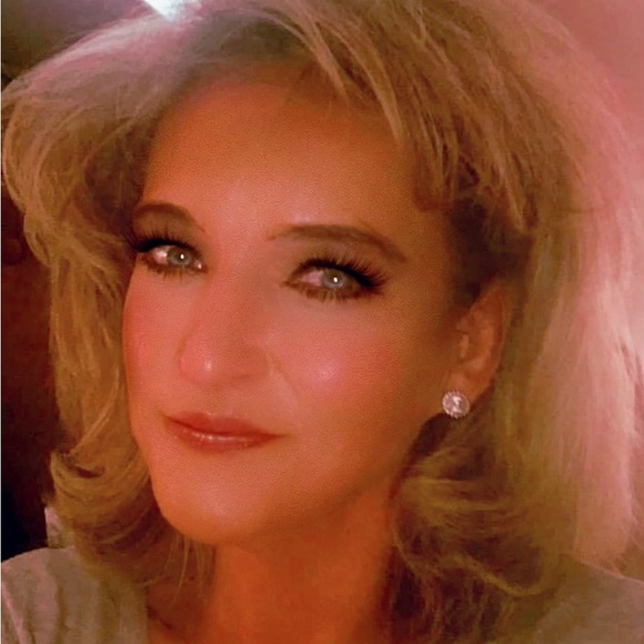 Meet your Posher, Kat - Picture 6 of 6